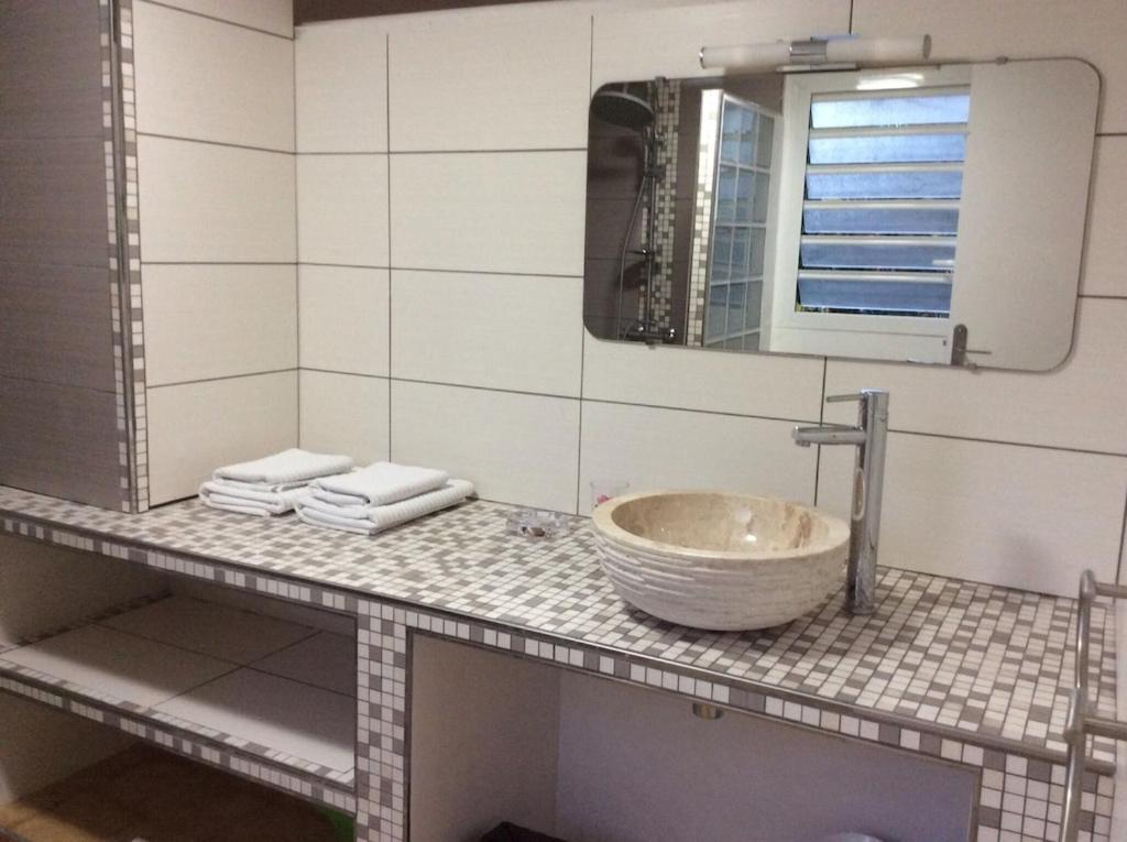 Confortable T1 Le Gosier, Wi-Fi, Piscine Dans Gite Ле Госие Екстериор снимка
